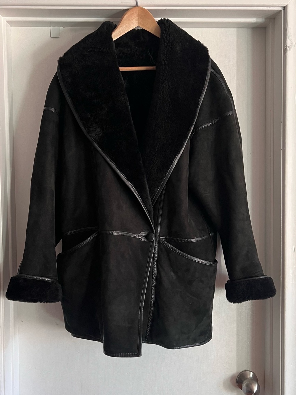 S/M Vintage Janan Toronto Black Shearling Coat with Leather Trim - Size 36